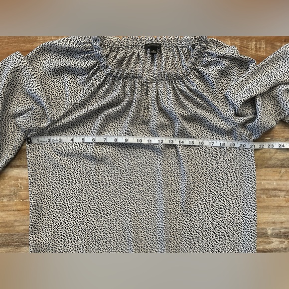 Ann Taylor White and Black Long Sleeve Blouse, Size Medium - Picture 9 of 11